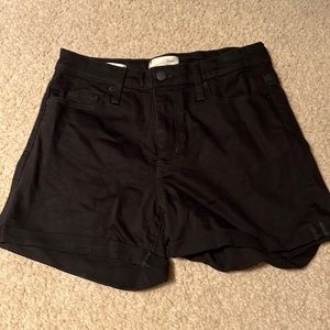 BLACK TARGET SHORTS UNIVERSAL THREAD